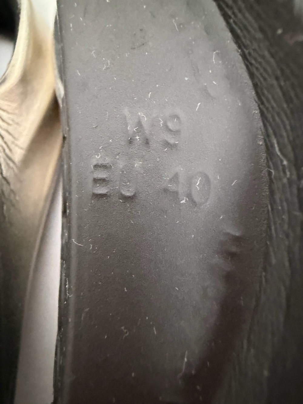 Oofos "Oolala" Silver Black Recovery Thong Sandals Women's 9 - Picture 8 of 8